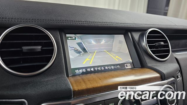 Land Rover Discovery 2016 — photo 16