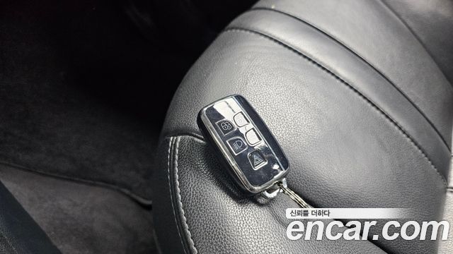 Land Rover Discovery 2016 — photo 17