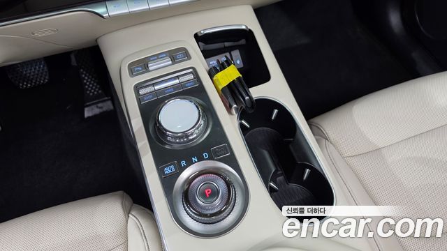 Genesis GV70 2021 — photo 12