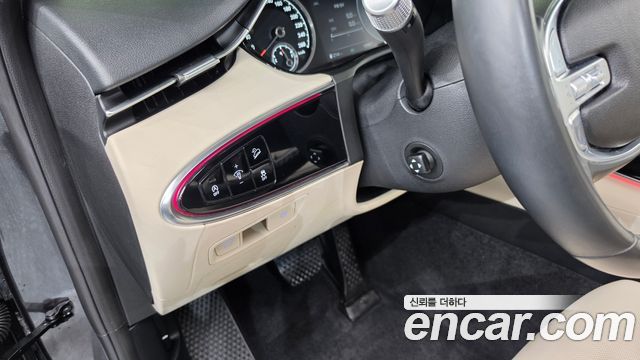 Genesis GV70 2021 — photo 24