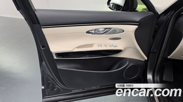 Genesis GV70 2021 — photo 14