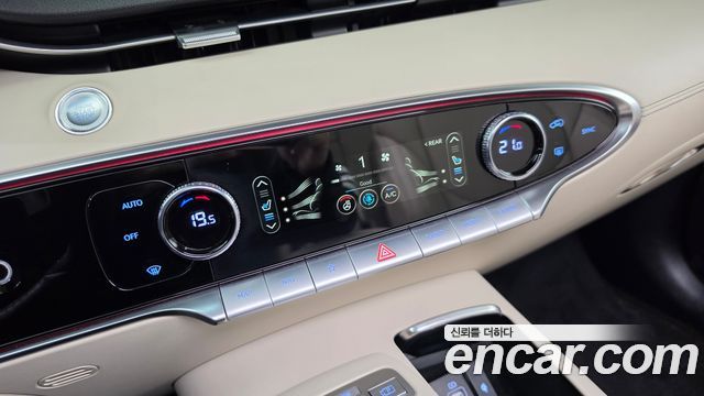 Genesis GV70 2021 — photo 28