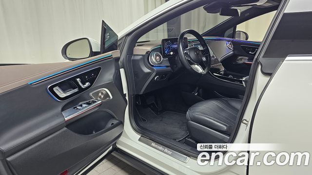 Mercedes-Benz EQE 2023 — photo 13