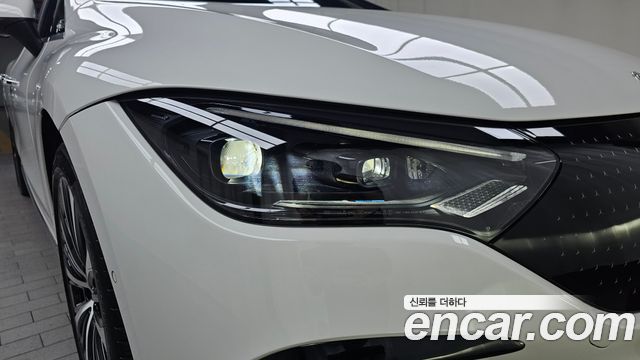 Mercedes-Benz EQE 2023 — photo 8