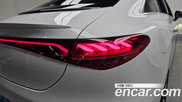 Mercedes-Benz EQE 2023 — photo 9