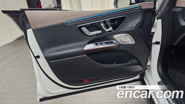 Mercedes-Benz EQE 2023 — photo 14