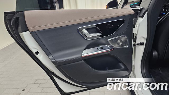 Mercedes-Benz EQE 2023 — photo 15