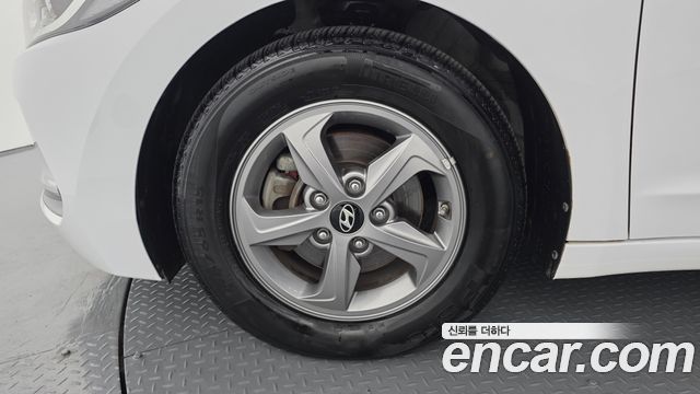 Hyundai AVANTE 2018 — photo 5