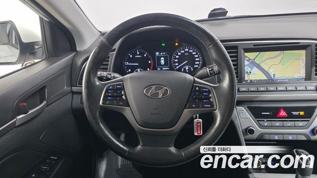 Hyundai AVANTE 2018 — photo 12
