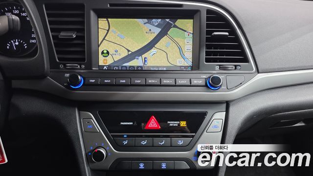 Hyundai AVANTE 2018 — photo 14