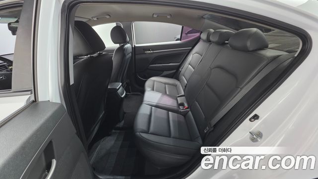 Hyundai AVANTE 2018 — photo 17