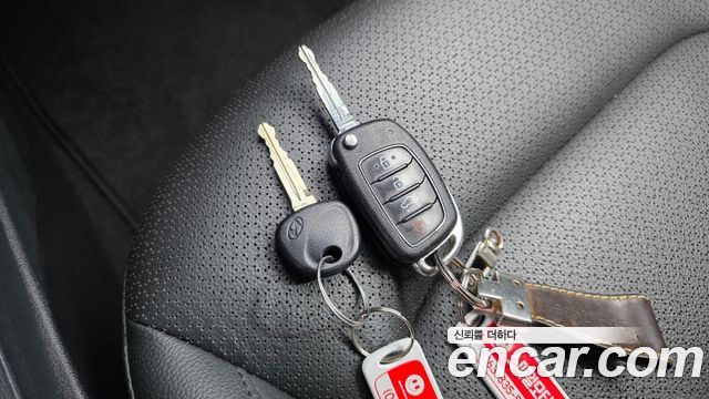 Hyundai AVANTE 2018 — photo 19