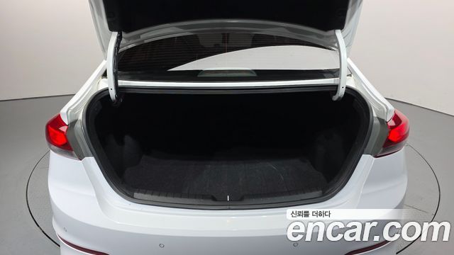 Hyundai AVANTE 2018 — photo 20