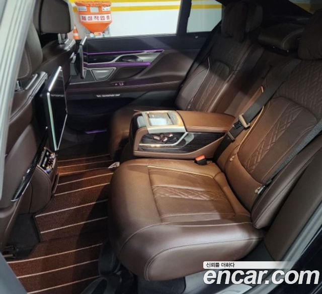 BMW 7-Series 2018 — photo 3