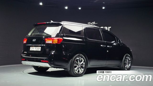 Kia Canival 2017 — photo 2