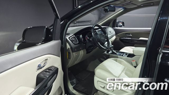 Kia Canival 2017 — photo 10