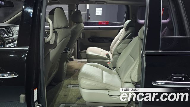 Kia Canival 2017 — photo 11