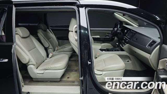 Kia Canival 2017 — photo 19