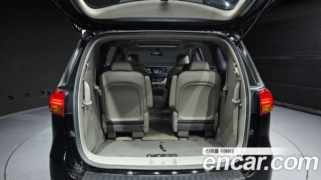 Kia Canival 2017 — photo 20