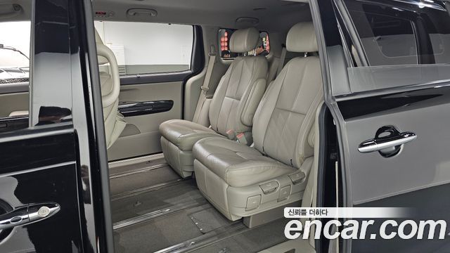 Kia Canival 2017 — photo 17