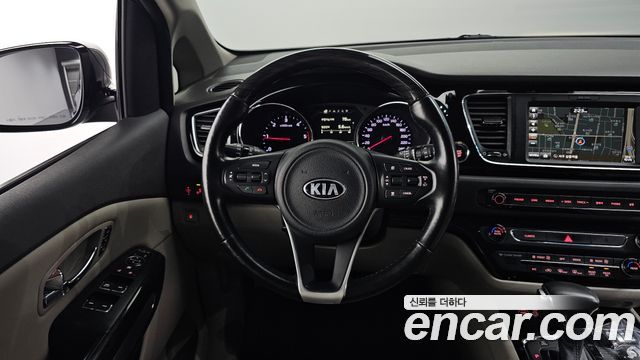 Kia Canival 2017 — photo 18