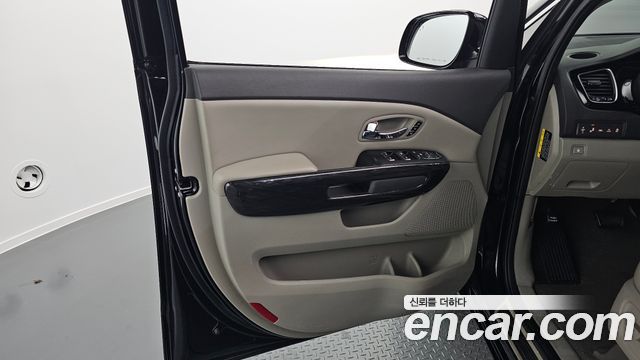 Kia Canival 2017 — photo 14