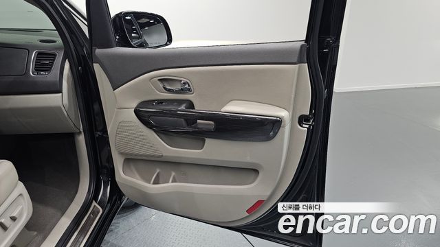 Kia Canival 2017 — photo 15