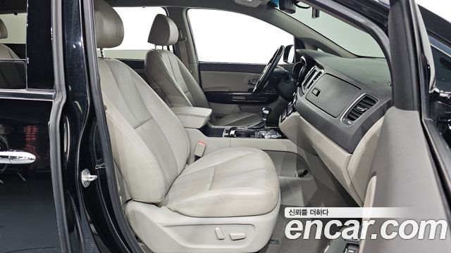 Kia Canival 2017 — photo 16