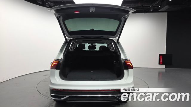 Volkswagen Tiguan 2024 — photo 33