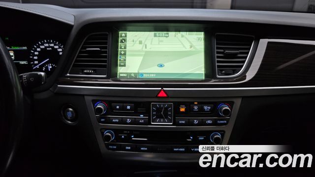 Genesis G80 2017 — photo 17