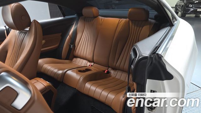 Mercedes-Benz E-Class 2019 — photo 18