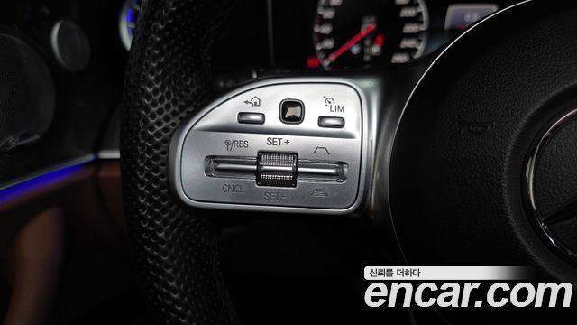 Mercedes-Benz E-Class 2019 — photo 24