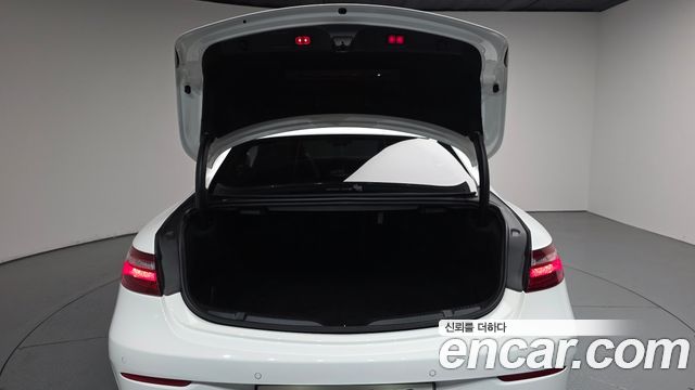 Mercedes-Benz E-Class 2019 — photo 26