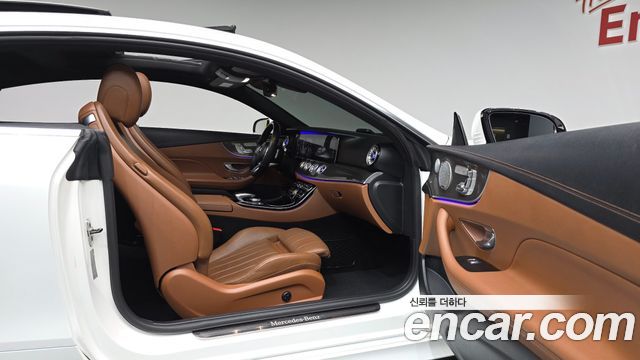 Mercedes-Benz E-Class 2019 — photo 16
