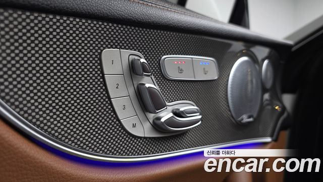 Mercedes-Benz E-Class 2019 — photo 31