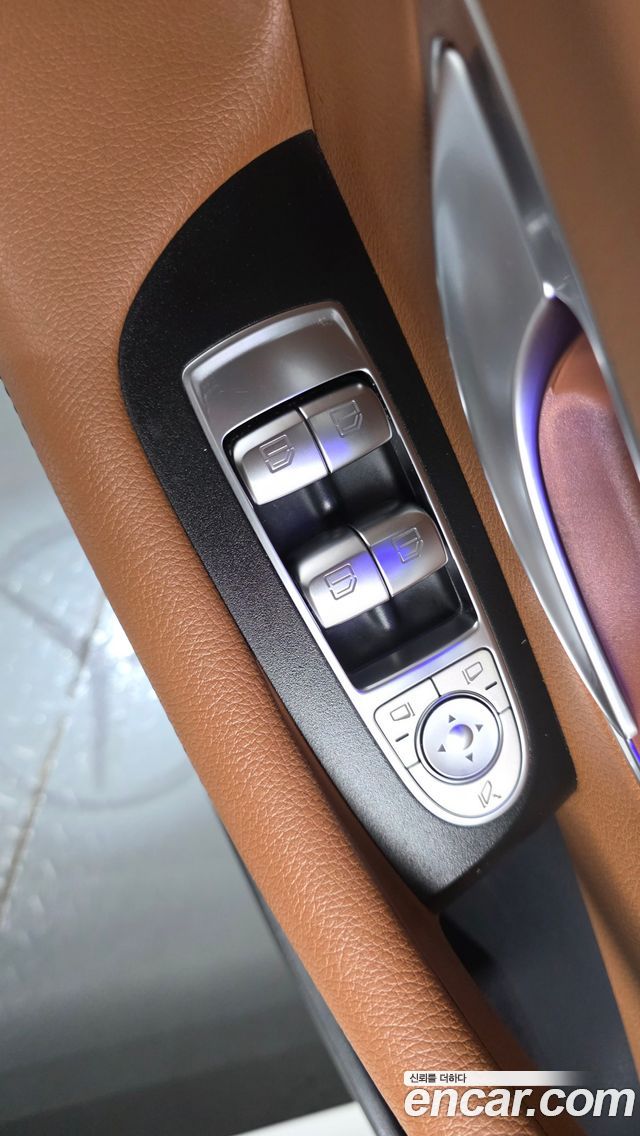 Mercedes-Benz E-Class 2019 — photo 32