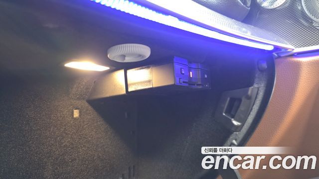 Mercedes-Benz E-Class 2019 — photo 36