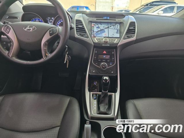 Hyundai AVANTE 2014 — photo 10