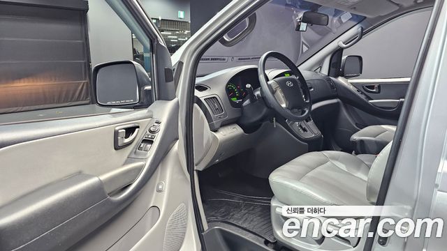 Hyundai Starex 2015 — photo 13