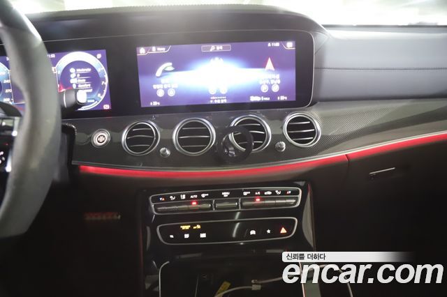 Mercedes-Benz E-Class 2021 — photo 10