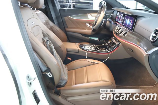 Mercedes-Benz E-Class 2021 — photo 13