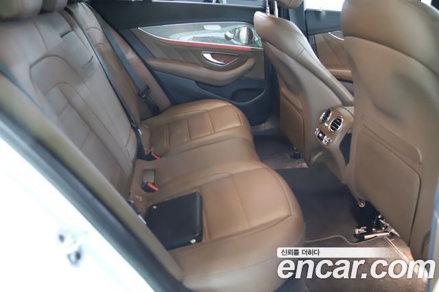 Mercedes-Benz E-Class 2021 — photo 14