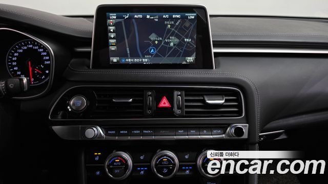 Genesis G70 2019 — photo 14
