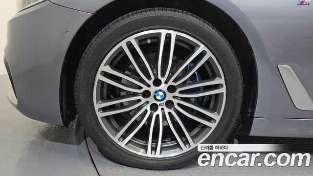 BMW 5-Series 2019 — photo 5