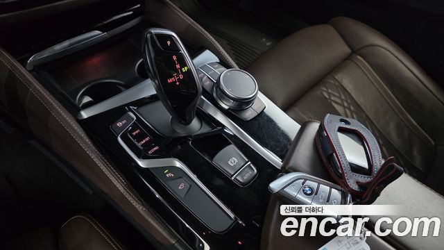 BMW 5-Series 2019 — photo 9