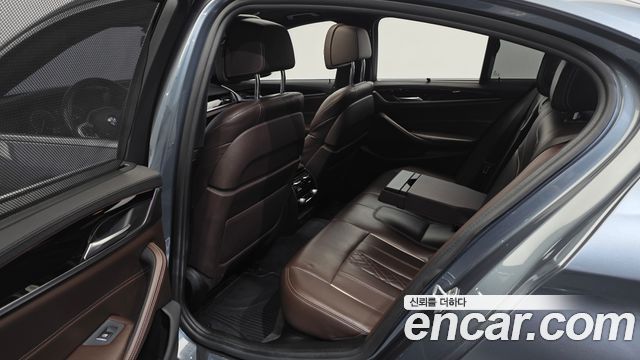 BMW 5-Series 2019 — photo 12