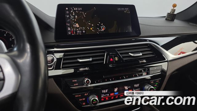 BMW 5-Series 2019 — photo 13