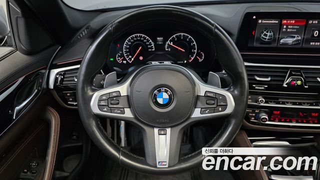 BMW 5-Series 2019 — photo 14