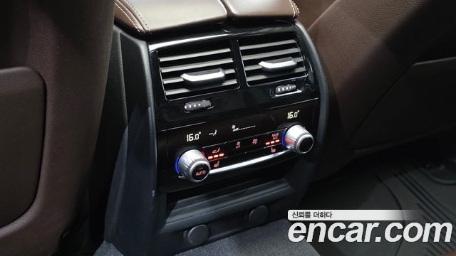BMW 5-Series 2019 — photo 20