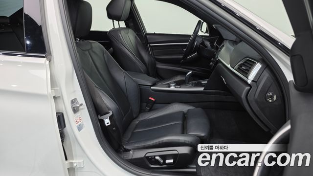 BMW 3-Series 2018 — photo 11